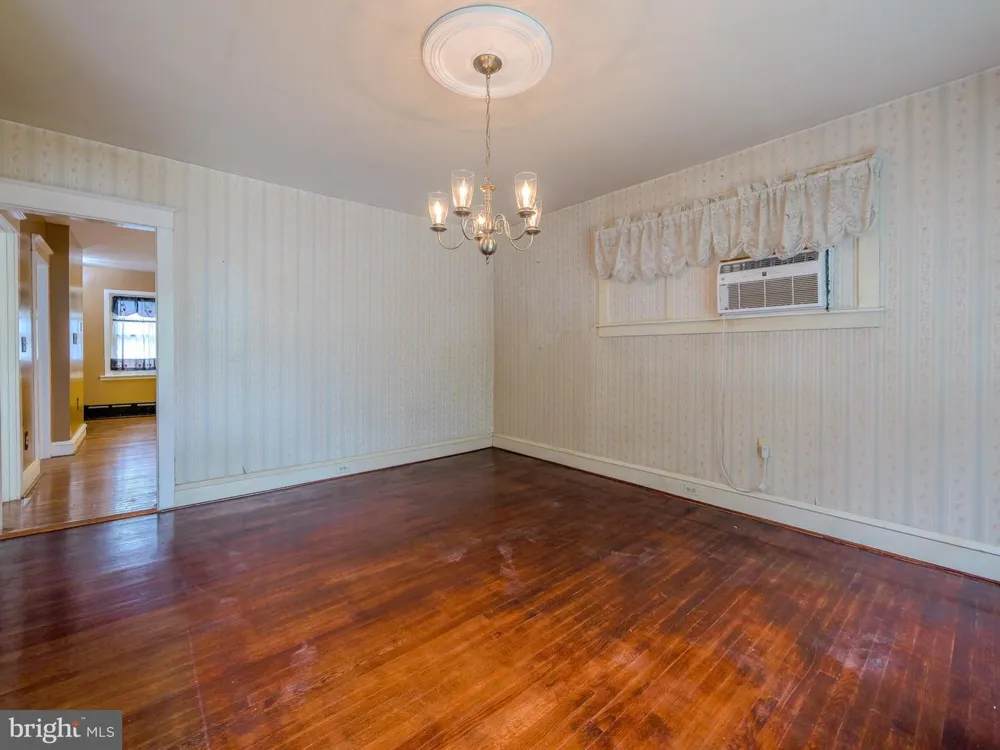 705 EDMONDS AVENUE Drexel Hill, PA 19026