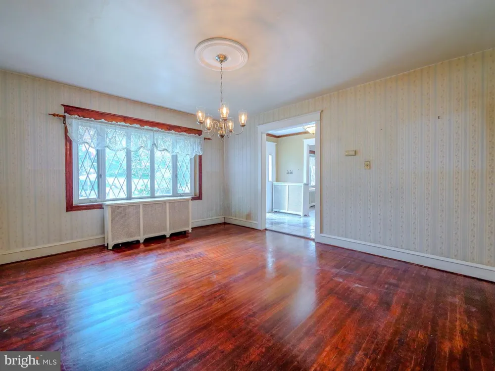 705 EDMONDS AVENUE Drexel Hill, PA 19026