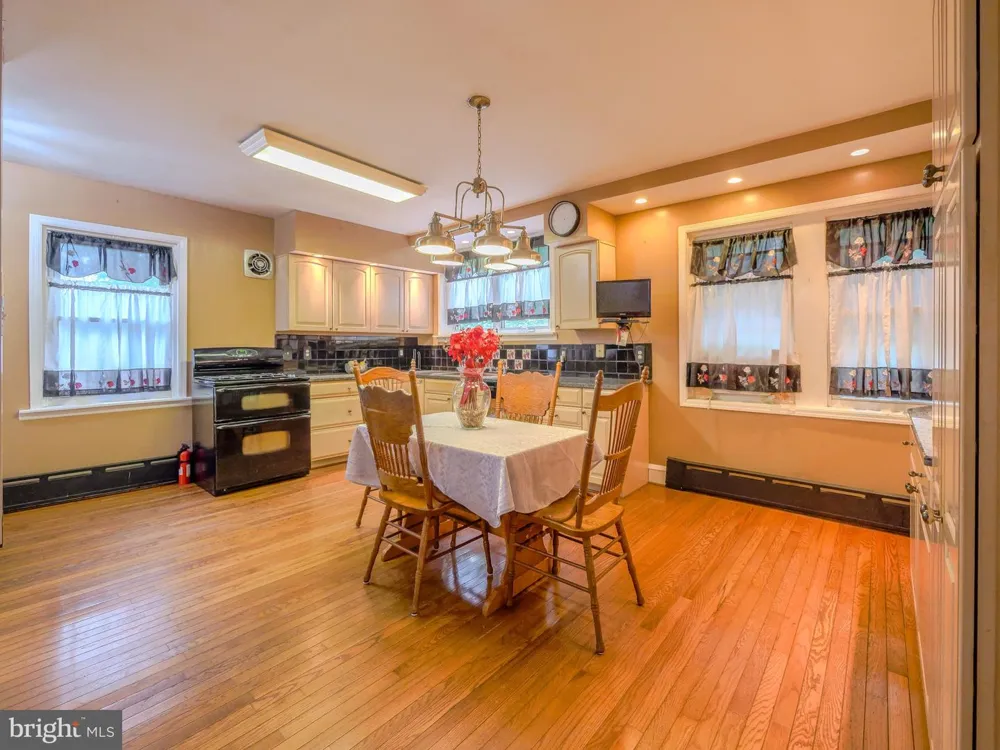 705 EDMONDS AVENUE Drexel Hill, PA 19026