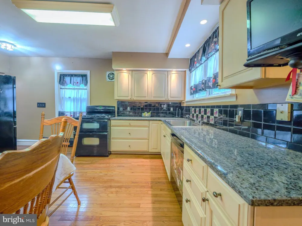 705 EDMONDS AVENUE Drexel Hill, PA 19026