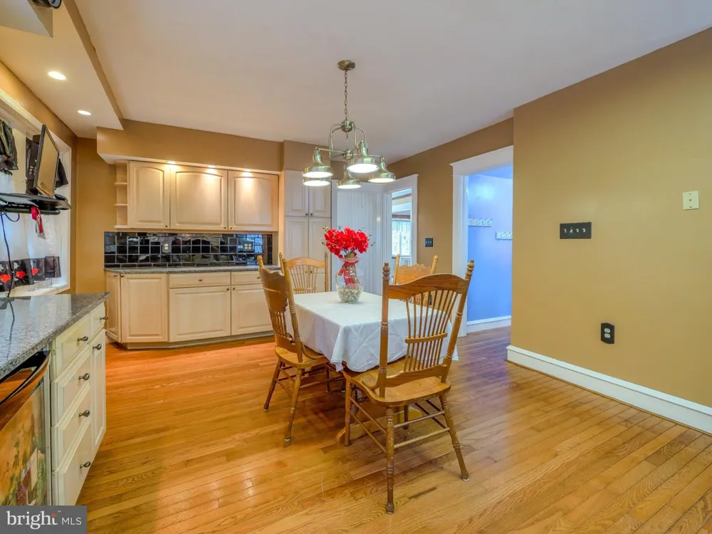 705 EDMONDS AVENUE Drexel Hill, PA 19026