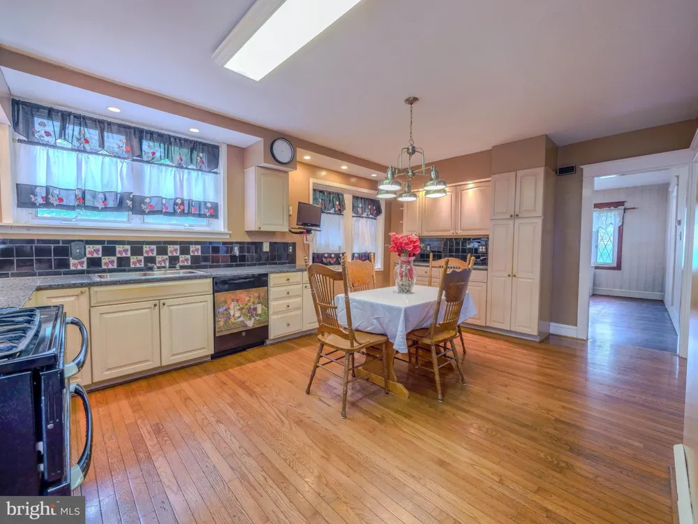 705 EDMONDS AVENUE Drexel Hill, PA 19026