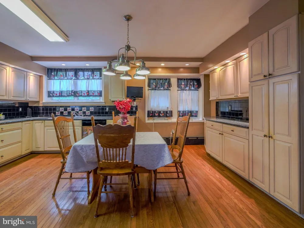 705 EDMONDS AVENUE Drexel Hill, PA 19026