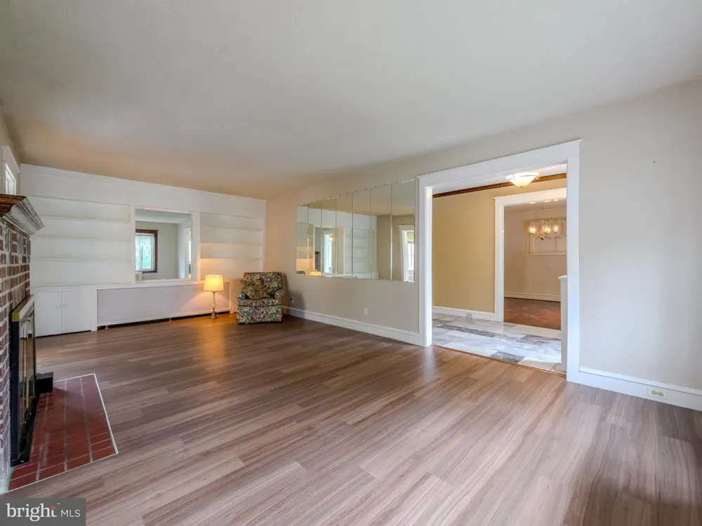 705 EDMONDS AVENUE Drexel Hill, PA 19026