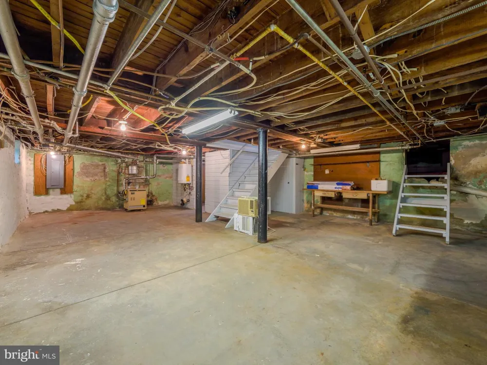 705 EDMONDS AVENUE Drexel Hill, PA 19026