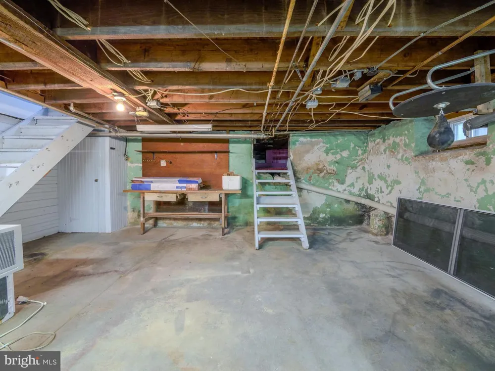 705 EDMONDS AVENUE Drexel Hill, PA 19026