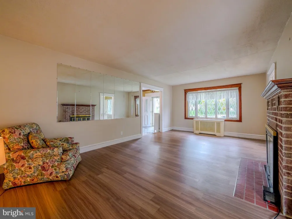 705 EDMONDS AVENUE Drexel Hill, PA 19026