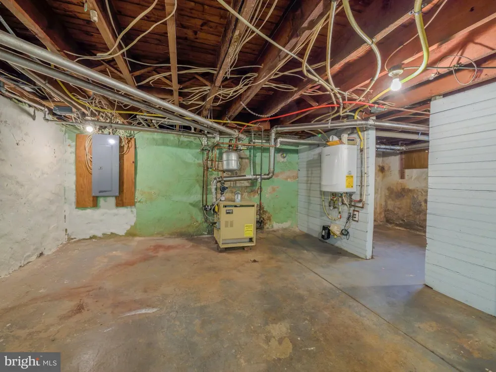705 EDMONDS AVENUE Drexel Hill, PA 19026
