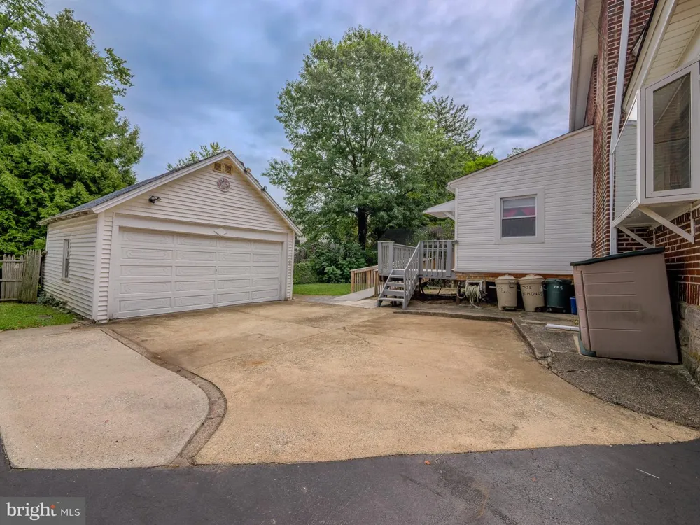 705 EDMONDS AVENUE Drexel Hill, PA 19026