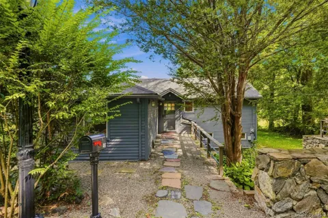 44 Cayuga Road