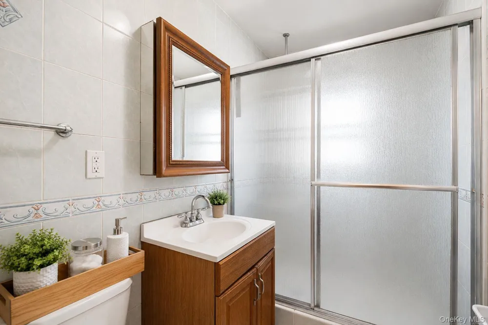 9121 110th Street Richmond Hill, NY 11418