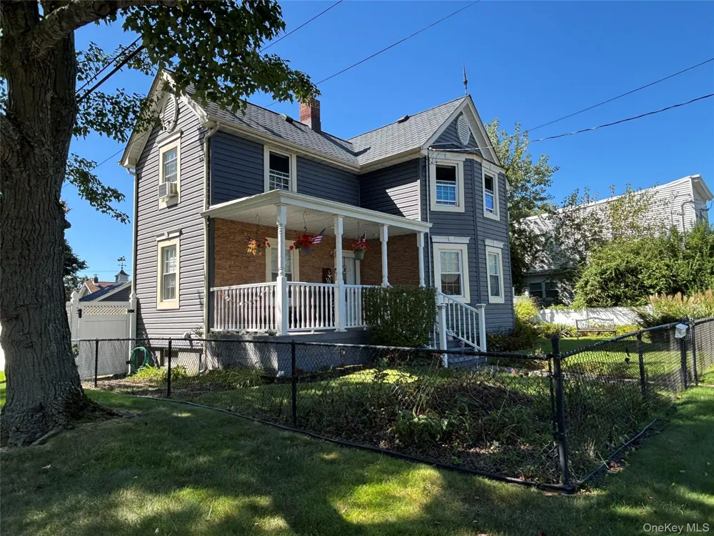 197 S 7th Street Lindenhurst, NY 11757