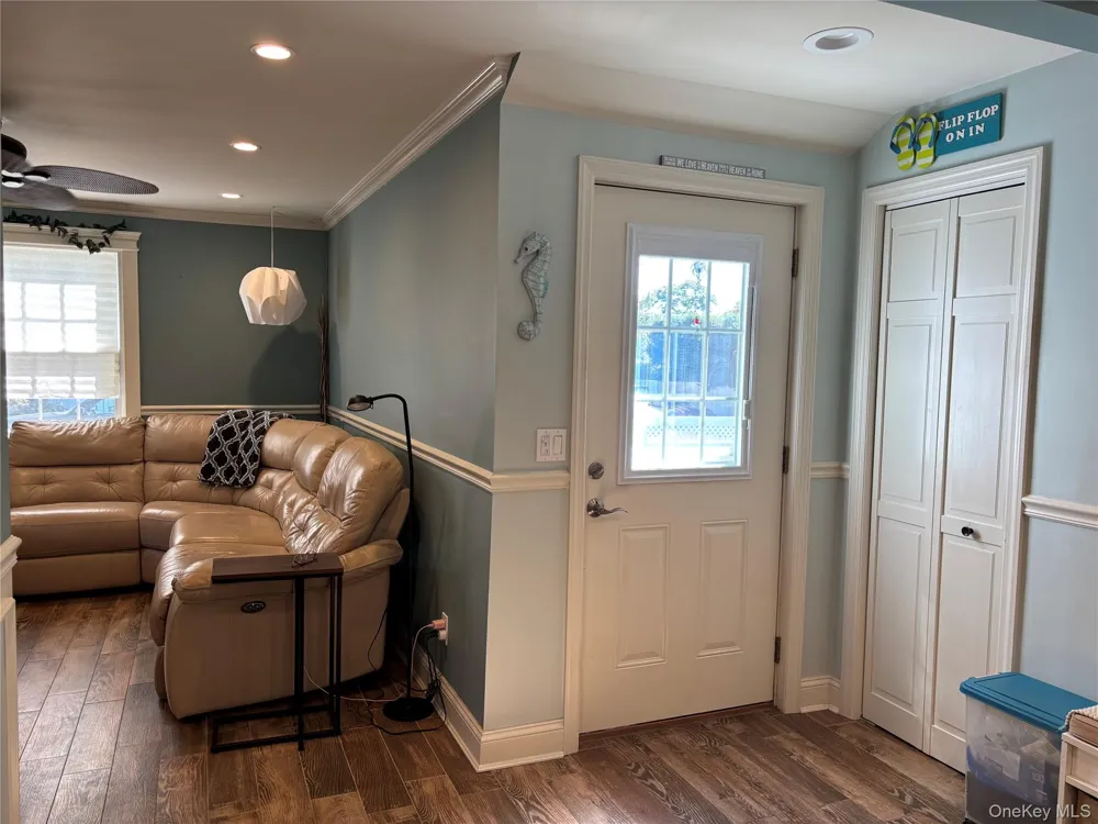 197 S 7th Street Lindenhurst, NY 11757