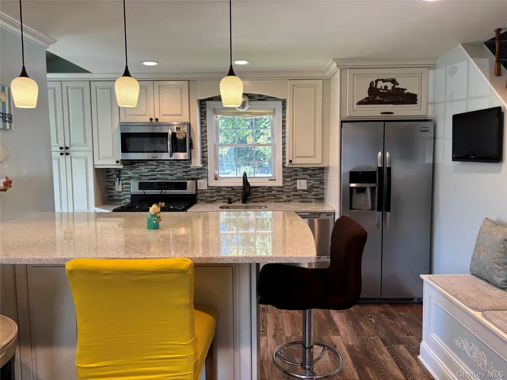 197 S 7th Street Lindenhurst, NY 11757