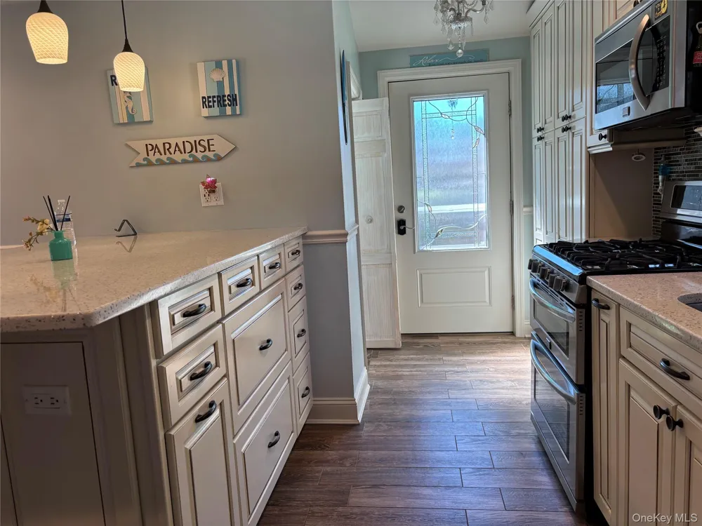 197 S 7th Street Lindenhurst, NY 11757