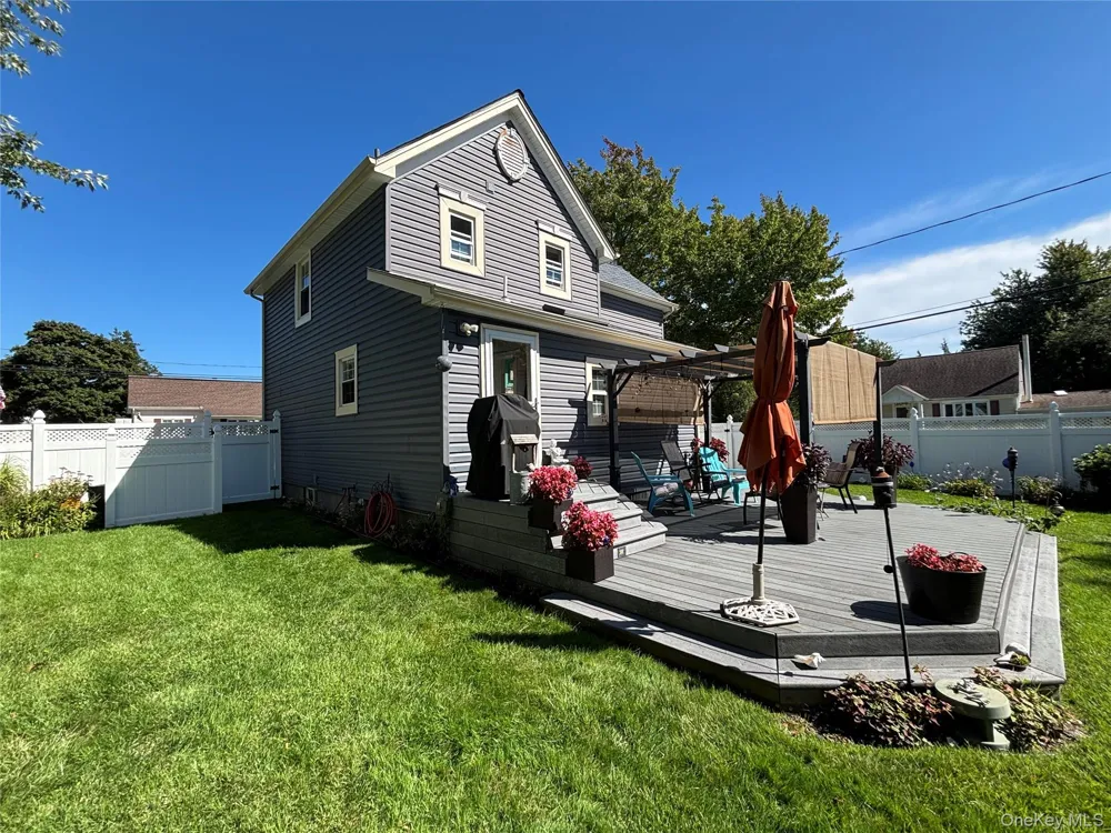 197 S 7th Street Lindenhurst, NY 11757