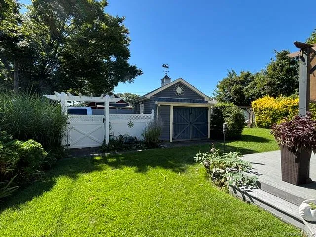 197 S 7th Street Lindenhurst, NY 11757
