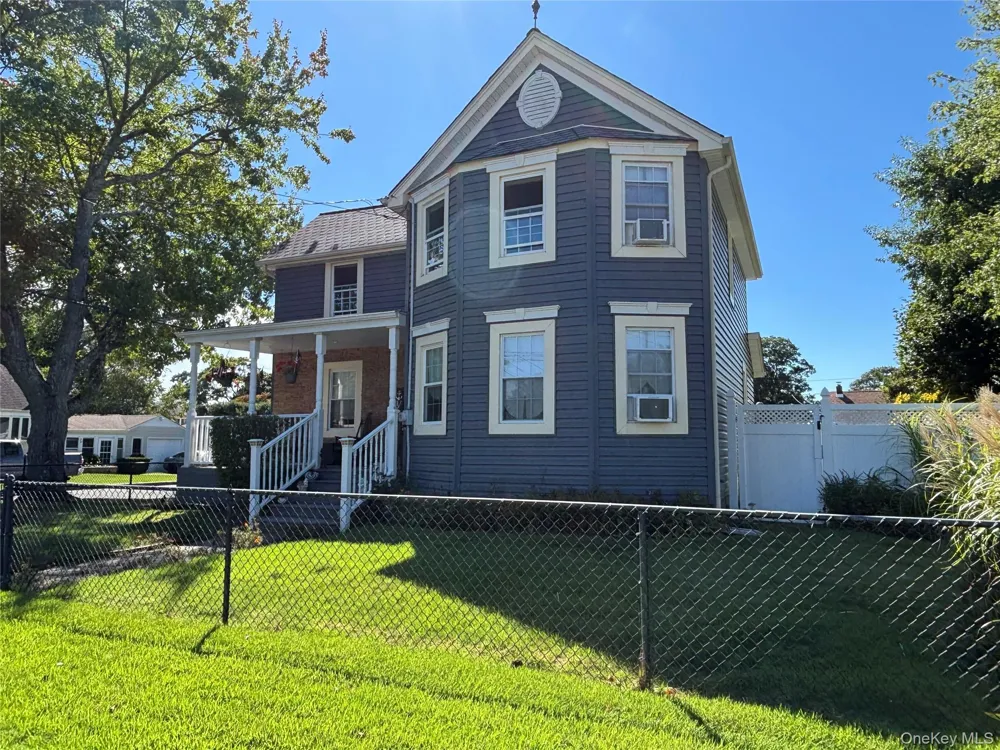 197 S 7th Street Lindenhurst, NY 11757