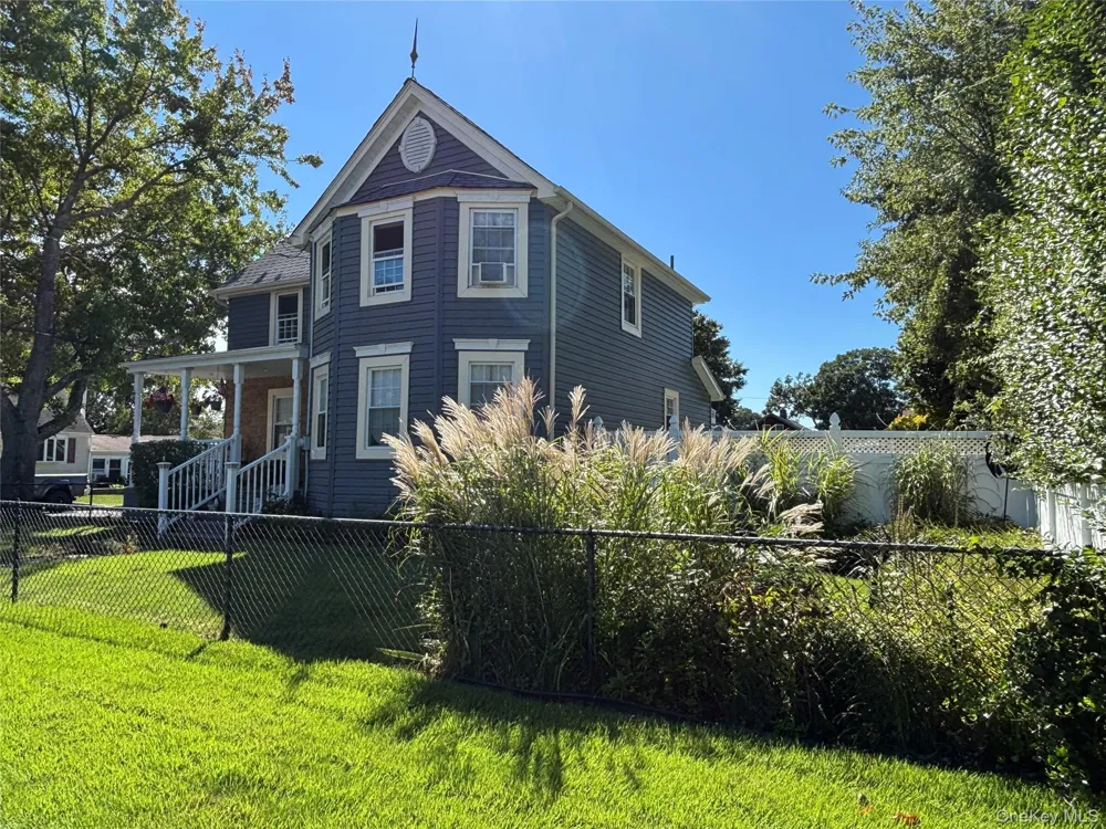197 S 7th Street Lindenhurst, NY 11757