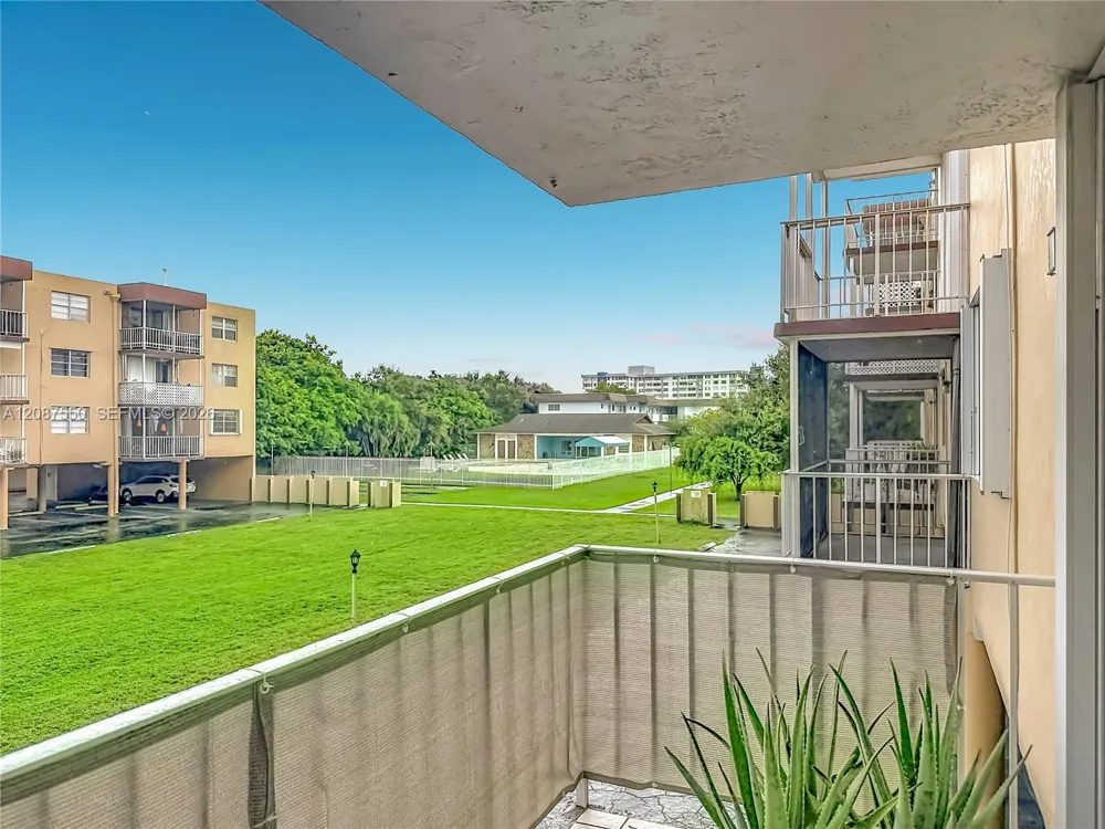 1600 Tallwood Ave #204 Hollywood, FL 33021