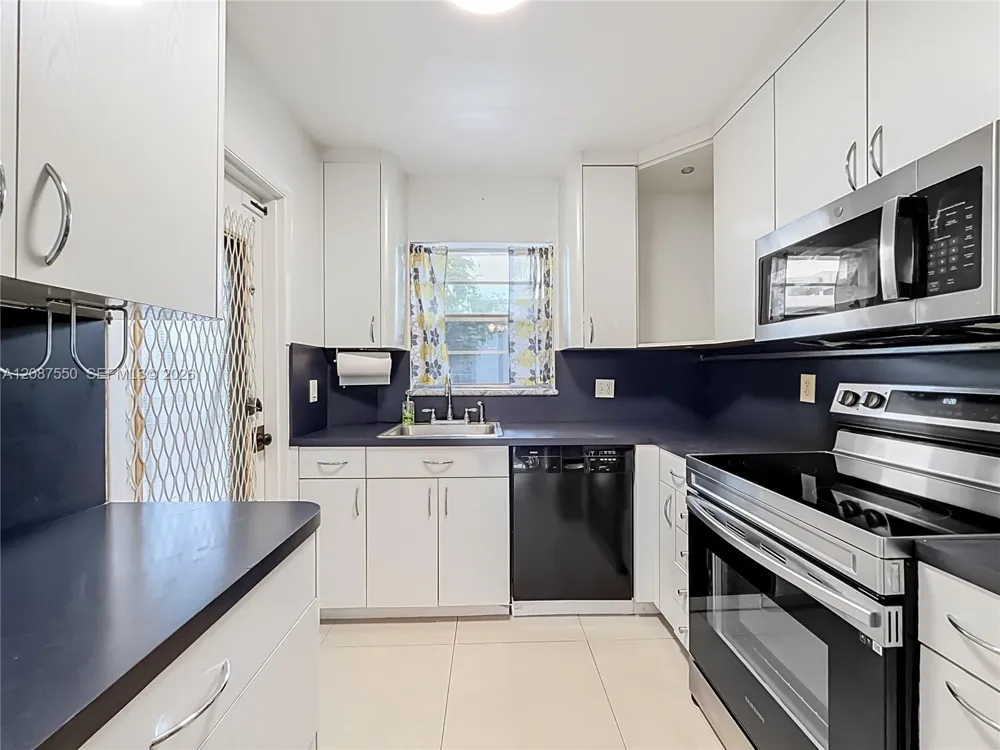 1600 Tallwood Ave #204 Hollywood, FL 33021