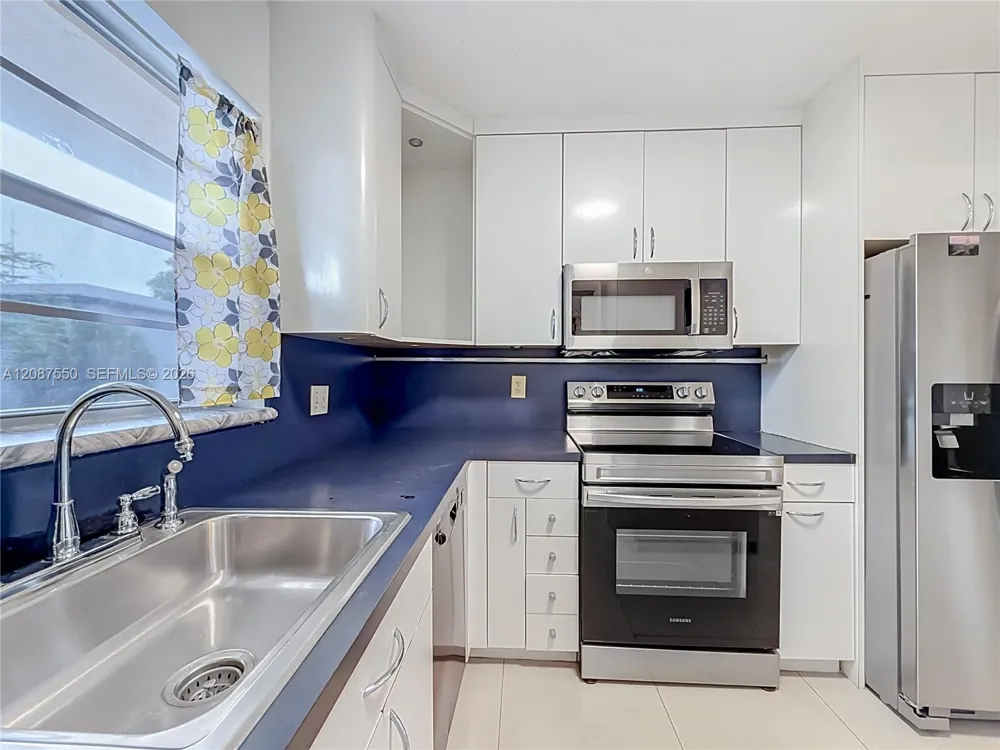 1600 Tallwood Ave #204 Hollywood, FL 33021