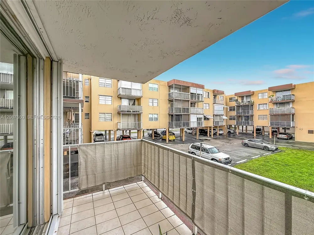 1600 Tallwood Ave #204 Hollywood, FL 33021