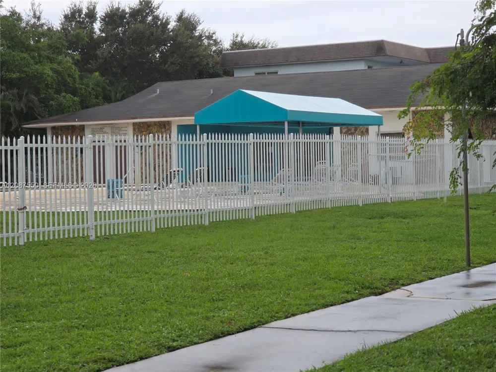 1600 Tallwood Ave #204 Hollywood, FL 33021