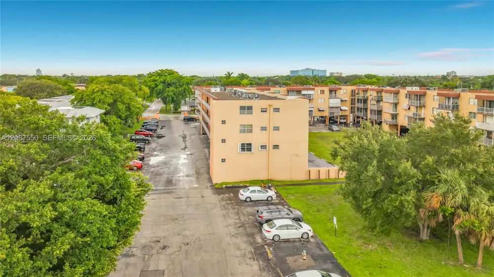 1600 Tallwood Ave #204 Hollywood, FL 33021