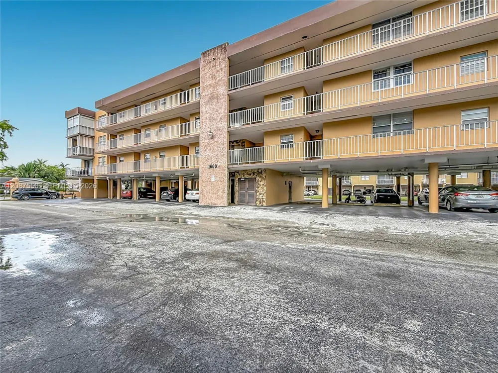 1600 Tallwood Ave #204 Hollywood, FL 33021