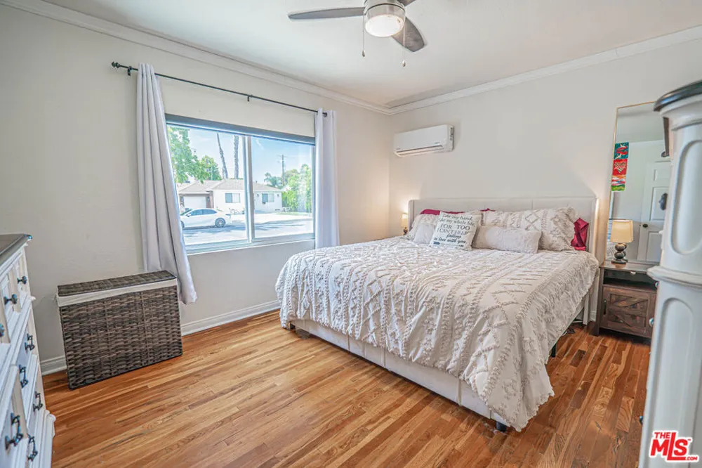 7044 Garden Grove Avenue Los Angeles, CA 91335