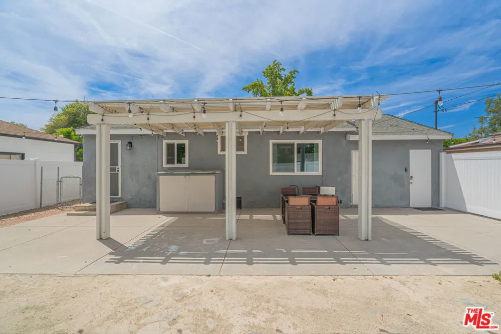 7044 Garden Grove Avenue Los Angeles, CA 91335
