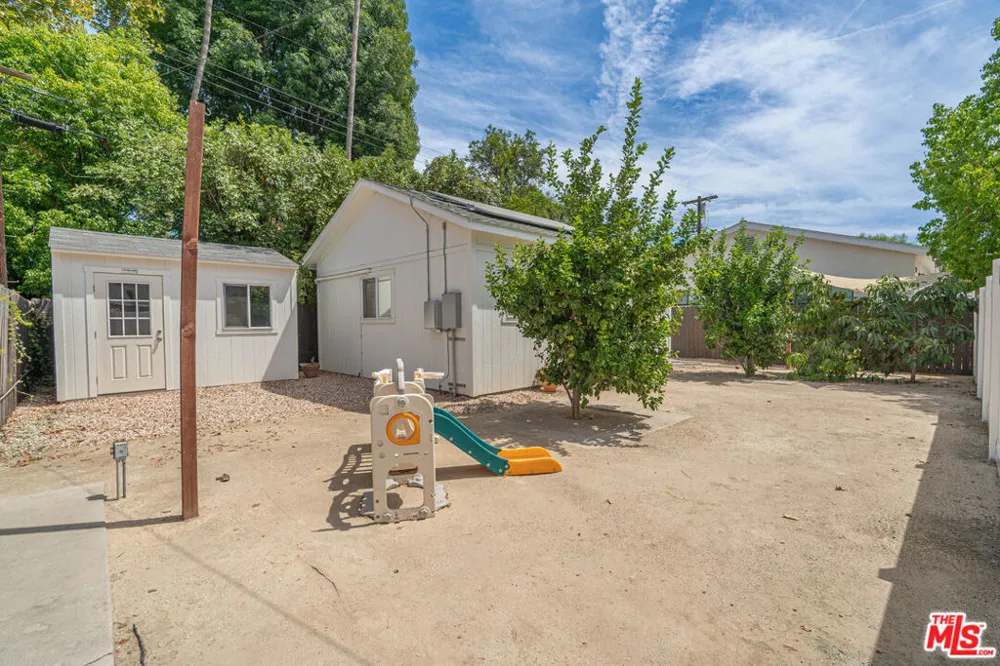 7044 Garden Grove Avenue Los Angeles, CA 91335