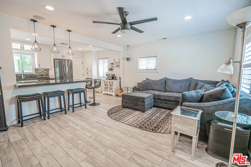 7044 Garden Grove Avenue Los Angeles, CA 91335