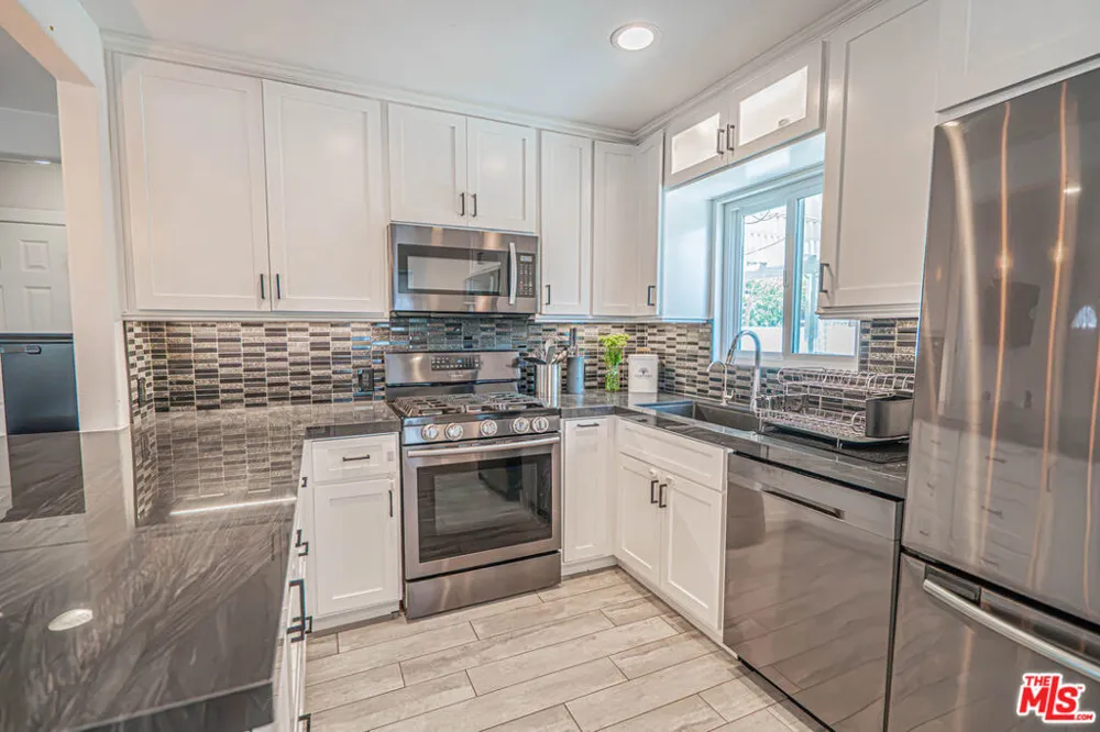 7044 Garden Grove Avenue Los Angeles, CA 91335