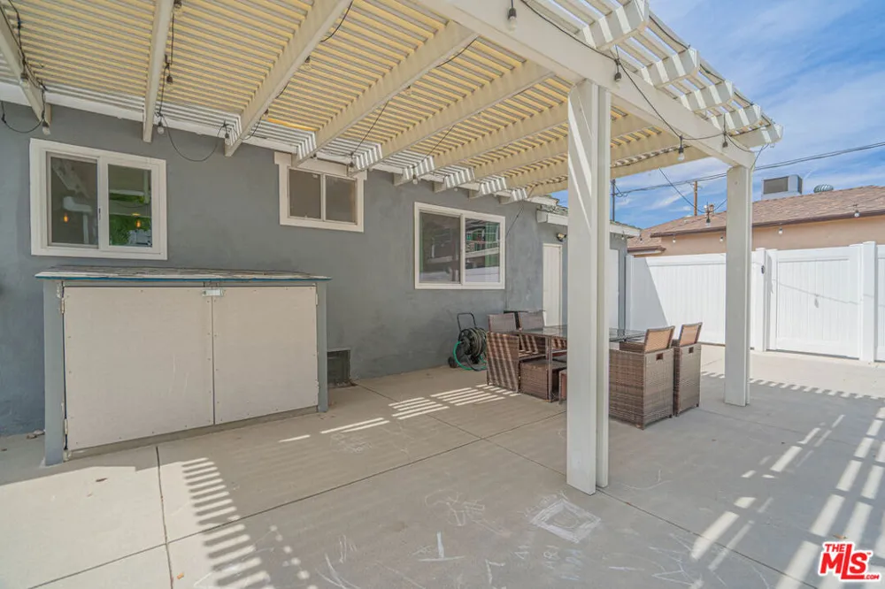 7044 Garden Grove Avenue Los Angeles, CA 91335