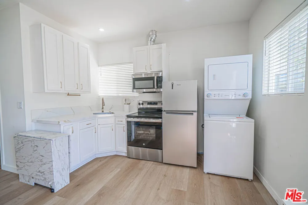 7044 Garden Grove Avenue Los Angeles, CA 91335