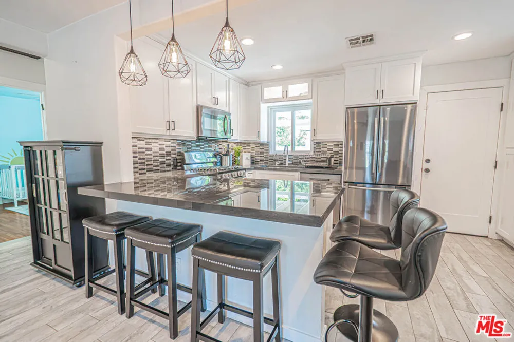 7044 Garden Grove Avenue Los Angeles, CA 91335