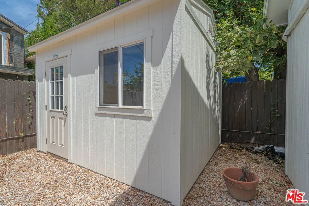 7044 Garden Grove Avenue Los Angeles, CA 91335