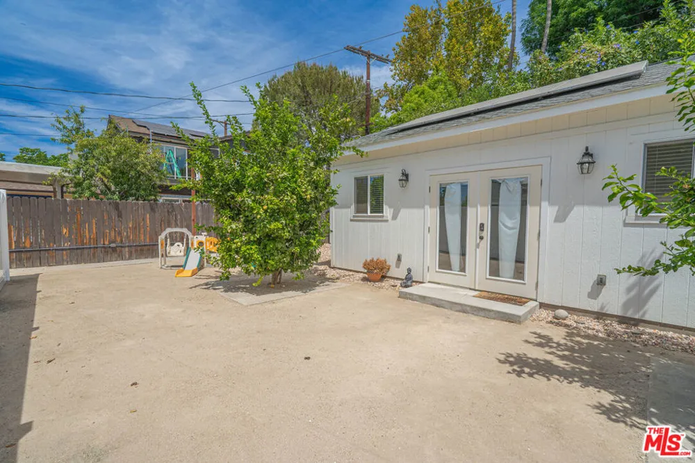 7044 Garden Grove Avenue Los Angeles, CA 91335