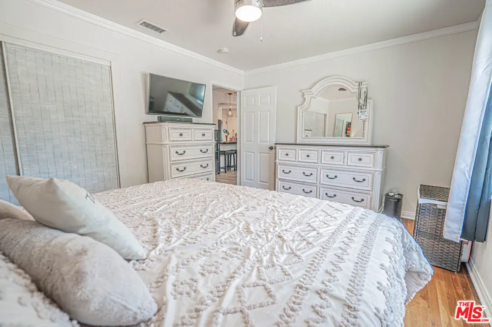 7044 Garden Grove Avenue Los Angeles, CA 91335