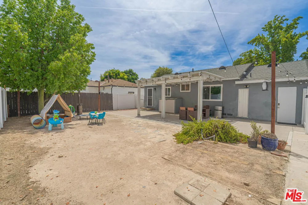 7044 Garden Grove Avenue Los Angeles, CA 91335