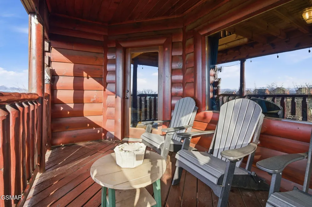 1091 Towering Oaks Drive Sevierville, TN 37876