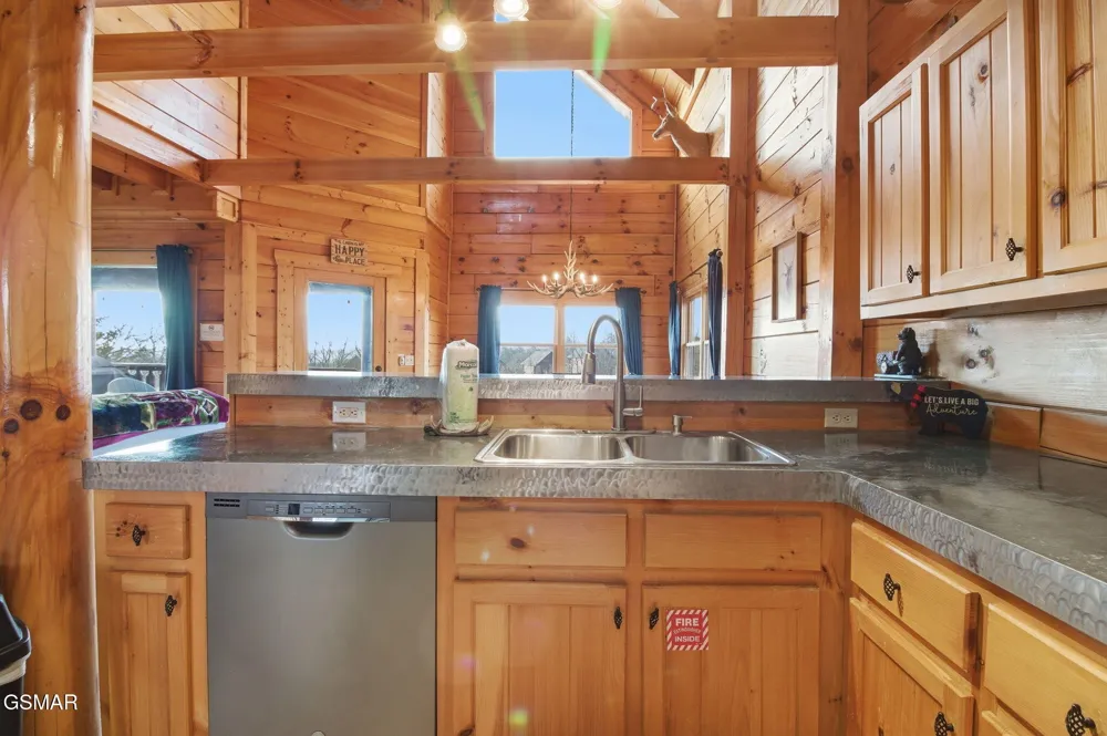 1091 Towering Oaks Drive Sevierville, TN 37876