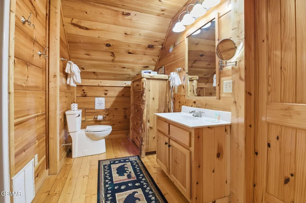 1091 Towering Oaks Drive Sevierville, TN 37876