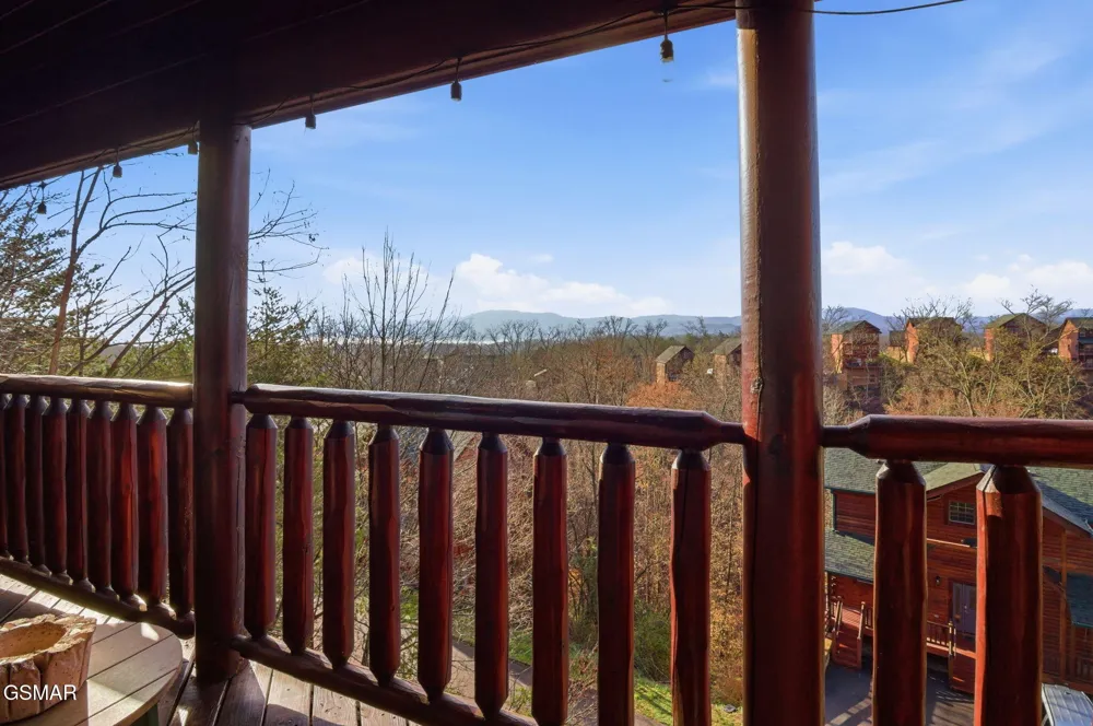 1091 Towering Oaks Drive Sevierville, TN 37876