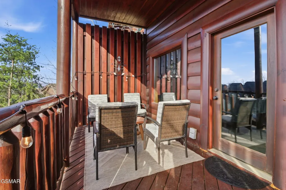 1091 Towering Oaks Drive Sevierville, TN 37876