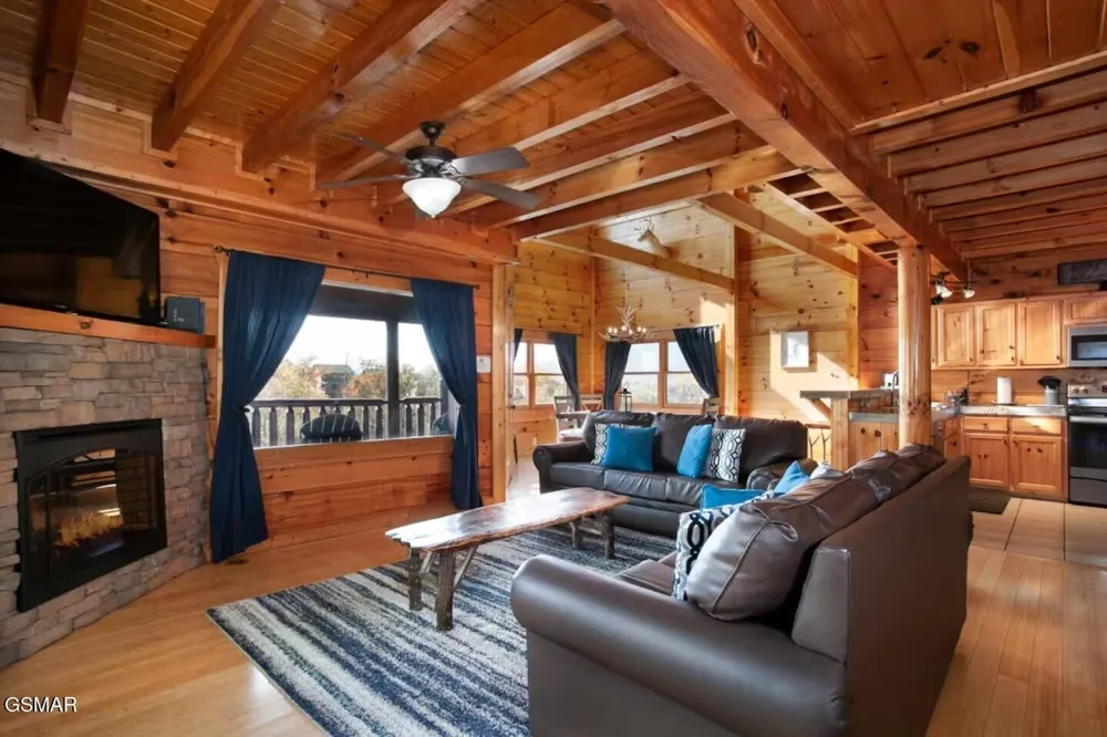 1091 Towering Oaks Drive Sevierville, TN 37876