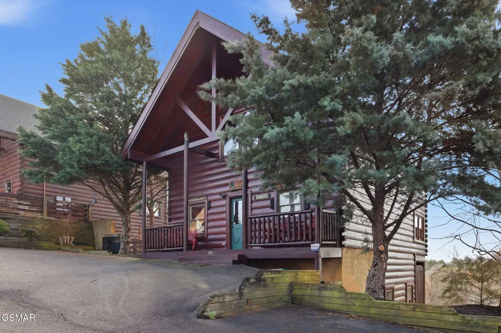 1091 Towering Oaks Drive Sevierville, TN 37876