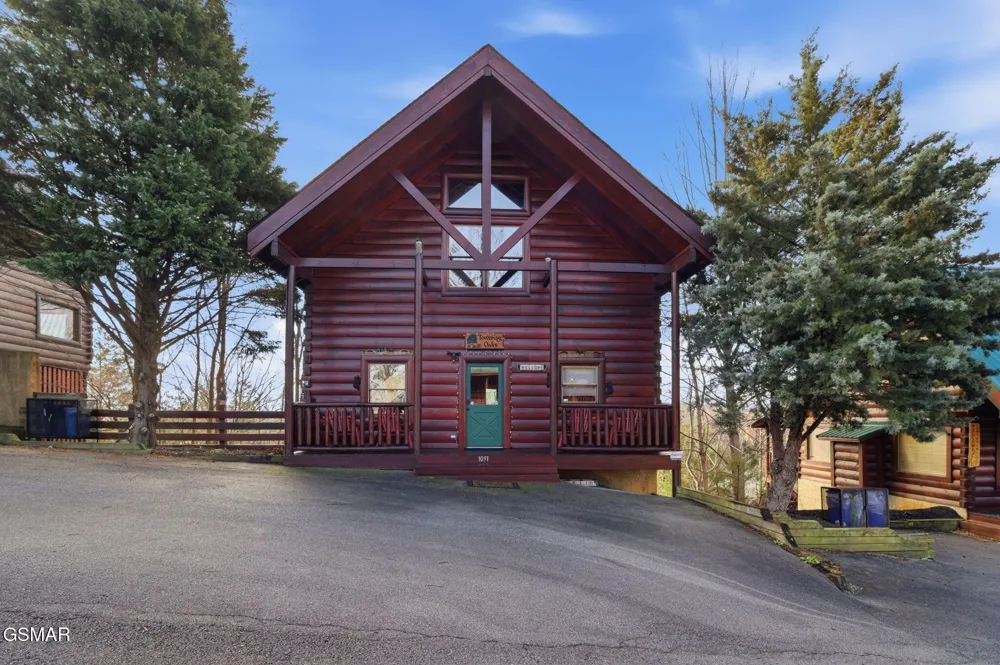 1091 Towering Oaks Drive Sevierville, TN 37876